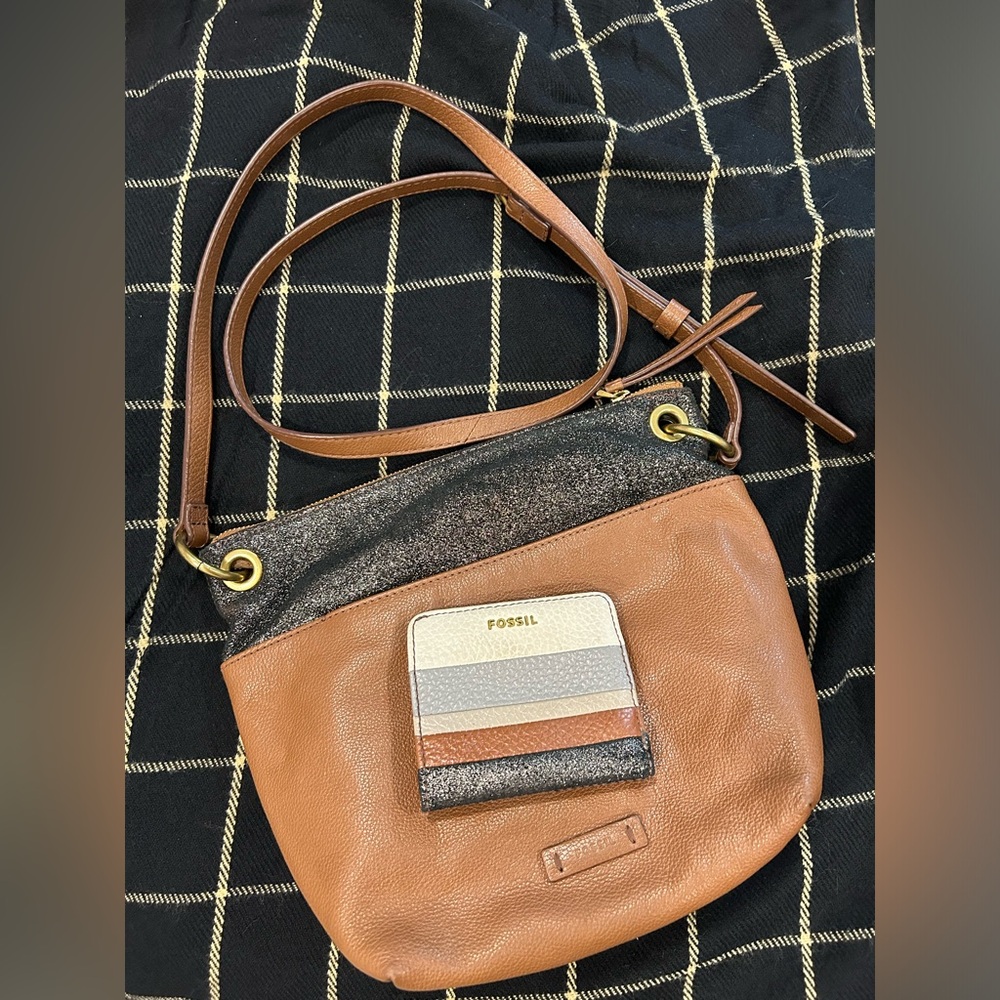 - Beautiful Fossil Crossbody & Wallet